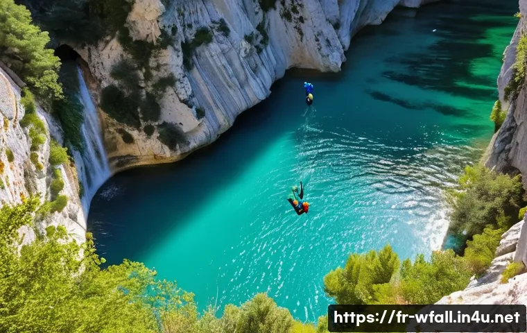 폭포 주변에서 즐기는 사계절 스포츠 - **Summer Canyoning Adventure in the Gorges du Verdon**
"A group of diverse friends in their late...